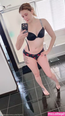 Vamplette - Worship every inch of Me.  Get lost in My skin.  Gaze into My eyes. 