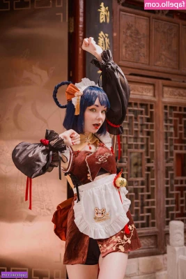 Pen Karui [ pen-karui ] - DOES DRESSING UP LIKE AN OILED NAUGHTY GIRL COUNT AS #HAPPYHALLOWEEN