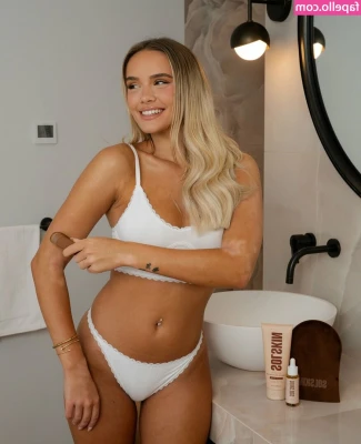 Kaci Conder [ kaci-conder ] - Worship my white toes