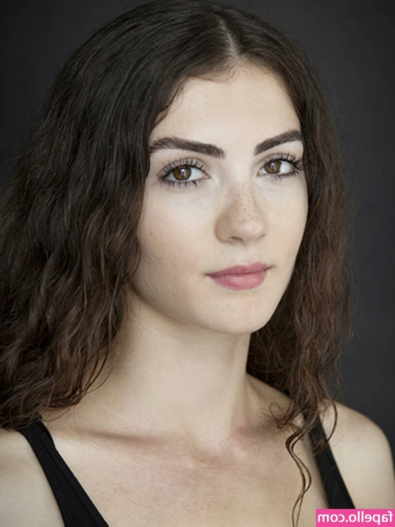 Burcu Özberk [ burcu-zberk ] - Juicy cherries🍒
