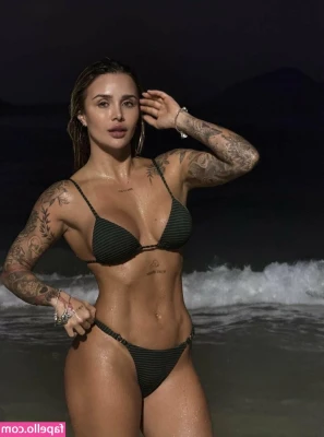Bruna Rotta [ bruna-rotta ] - The best kind of bra is no bra