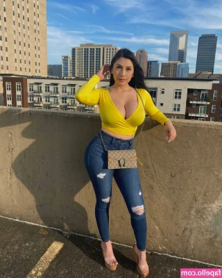 Michelle Balderrama [ michelle-balderrama ] - I am horny and my body language tells it...What will you do about it ?