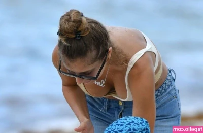 Cathy Hummels [ cathy-hummels ] - It’s hump day y’all! 🍑