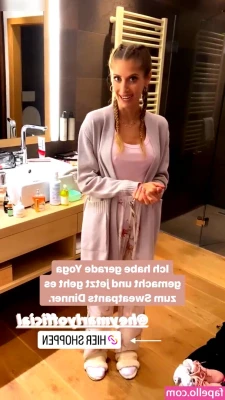 Cathy Hummels [ cathy-hummels ] - Does seeing me make your day better? 😘