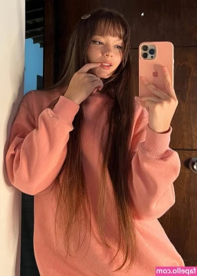 urlittlegirl_ [ urlittlegirl ] - I just got out of the shower. I haven’t even had time to get