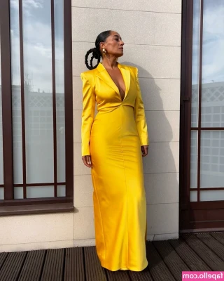 Tracee Ellis Ross [ tracee-ellis-ross ] - 2 minutes until live