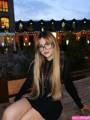 Roro - Girls with cocks do it better 💗