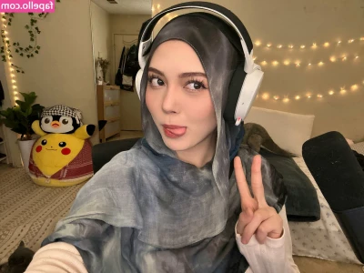 Sidsityttv - My pussy is dripping 💦 I want to show you, but I'm shy 😜 Send