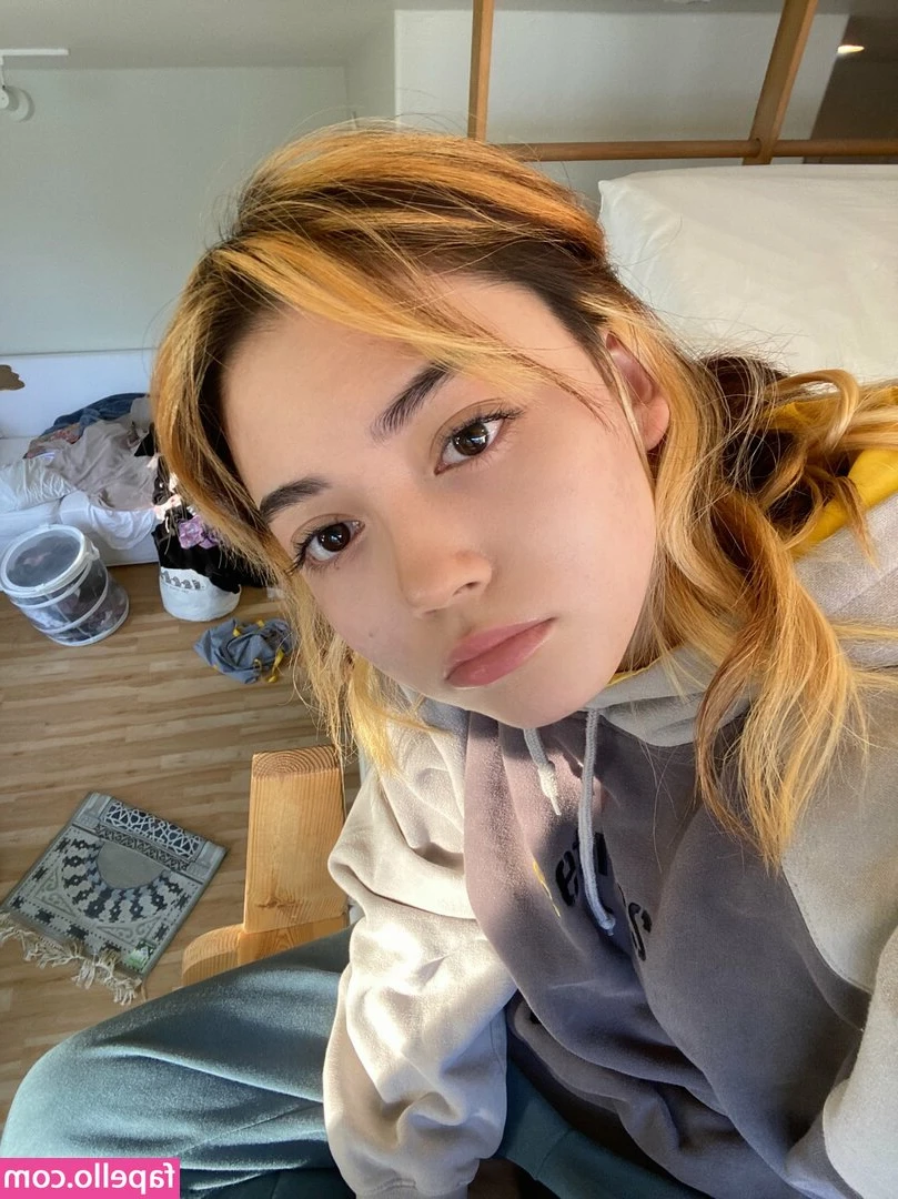 Sidsityttv - 😜 This ass needs some attention 🍆 👅