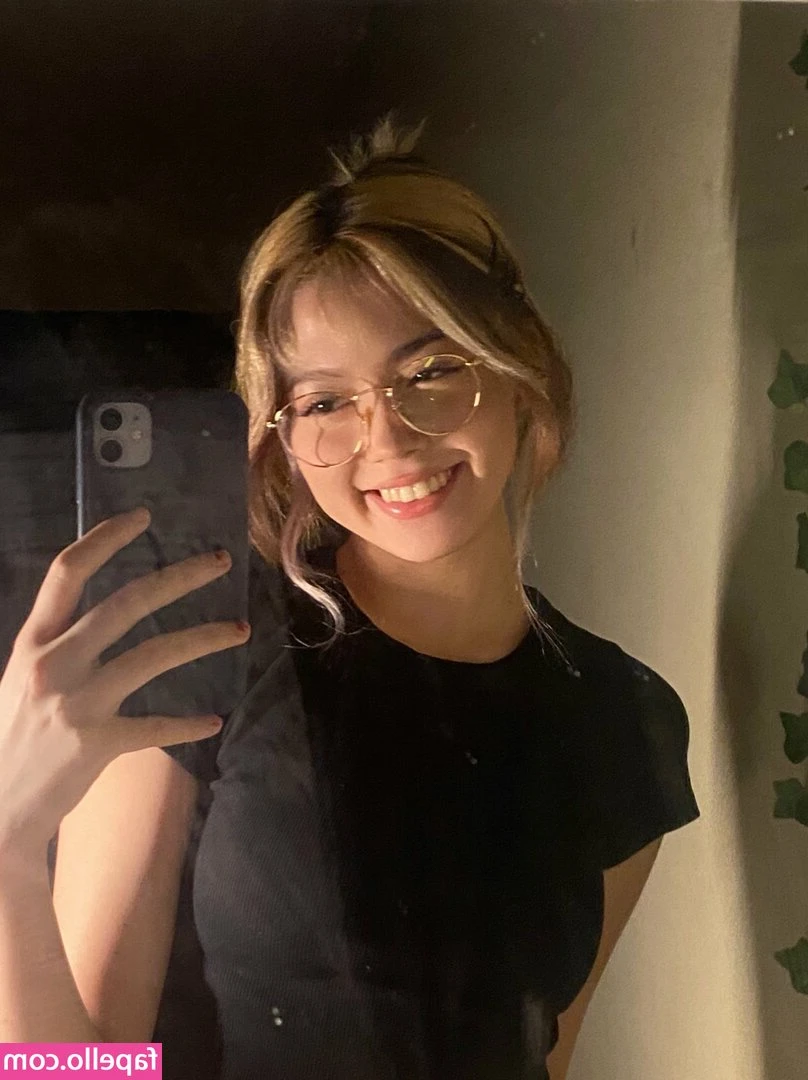 Sidsityttv - it's my birthday next month! would y'all be interested in a cake