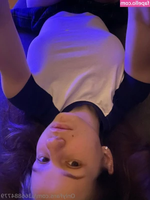 Milaclark7 - I know how you wanna cum so badly for my feet