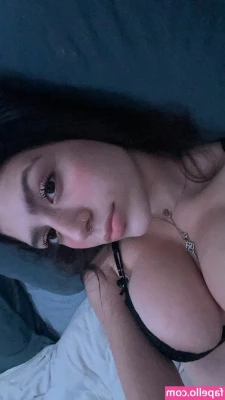 Nizan Keret [ nizan-keret ] - Who loves my natural toes? Who loves my natural toes covered in cum?