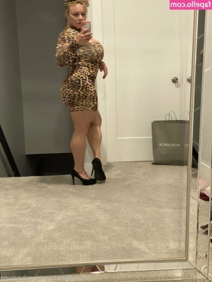 aleeshayoung - wanna see sum oily toes & soles? 🥺