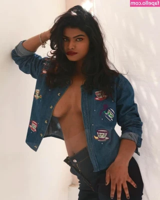 Nidhi Goel [ nidhi-goel ] - Goodmorning from my shower 🚿