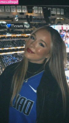 Lynzie Fulton [ lynzie-fulton ] - Guess what’s under my dress? No panties 🤗