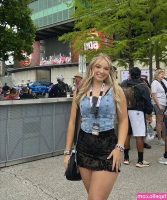 Lynzie Fulton [ lynzie-fulton ] - Sorry, but my pussy need a big dicks only...🤷🏻‍♀️😏 So