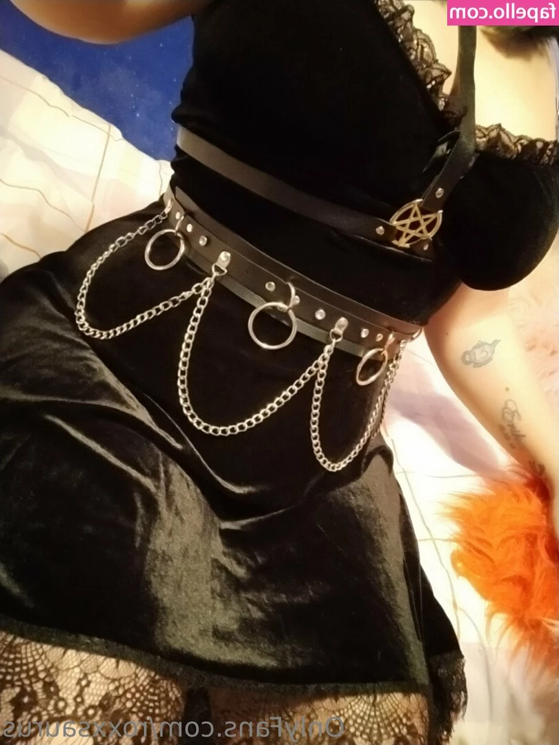 roxxsaurus - I had some fans want a new asshole picture   who s trying to eat it