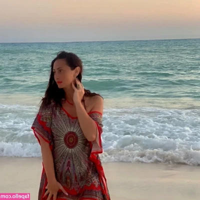 Menna Tayseer [ menna-tayseer ] - Is my ass fat enough?