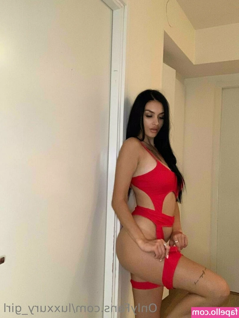 katanacat - FREAKY FRIDAY is my favorite day of the week 💋😜 . . What about