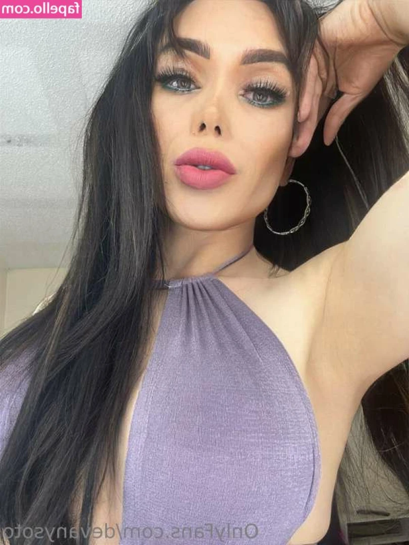 Devany Soto [ devany-soto ] - Sometimes it’s fun to just rub my pussy😈😈 who wants a taste?