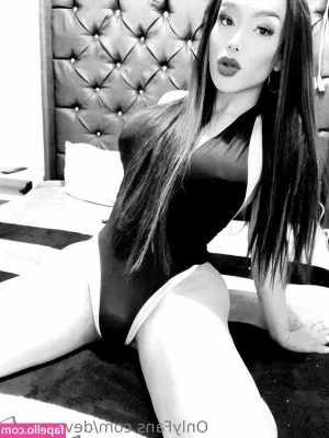 Devany Soto [ devany-soto ] - The holidays = taking nudes at your parents house