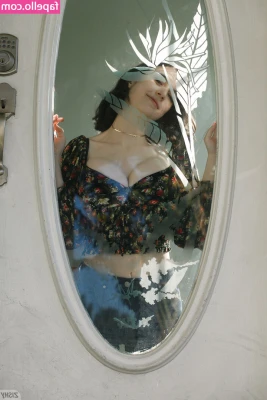 Giulia Wylde [ giulia-wylde ] - Threesomes are the best when both of the guys cum inside me 💦🥧