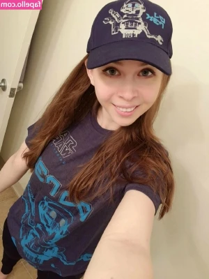 Jenny Nicholson [ jenny-nicholson ] - Enjoy a lil foot flex this morning