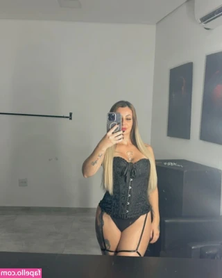 Daiane Shneyder [ daiane-shneyder ] - Je metais mis toute belle pour ma fête mais jai recu un gateau plein