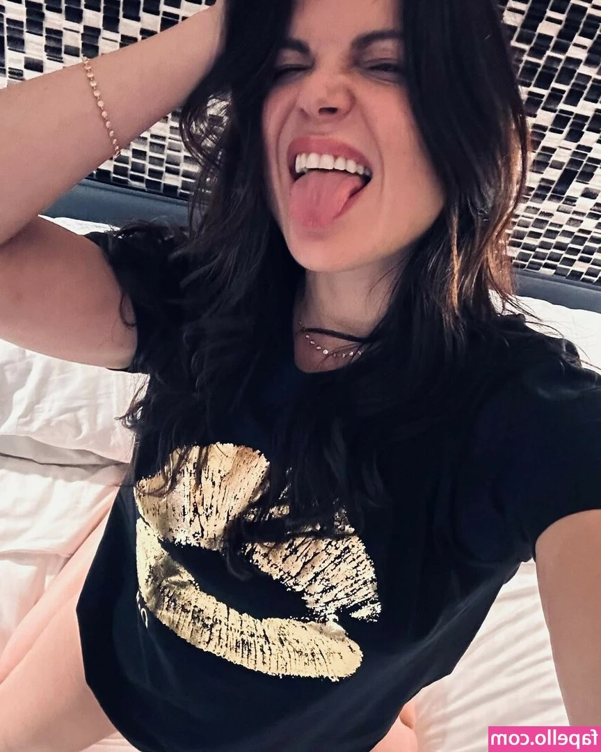 Lana Parrilla [ lana-parrilla ] - fresh out the shower 💦