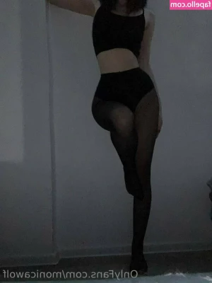 monicawolf - I need you in my DMs now, please 💦