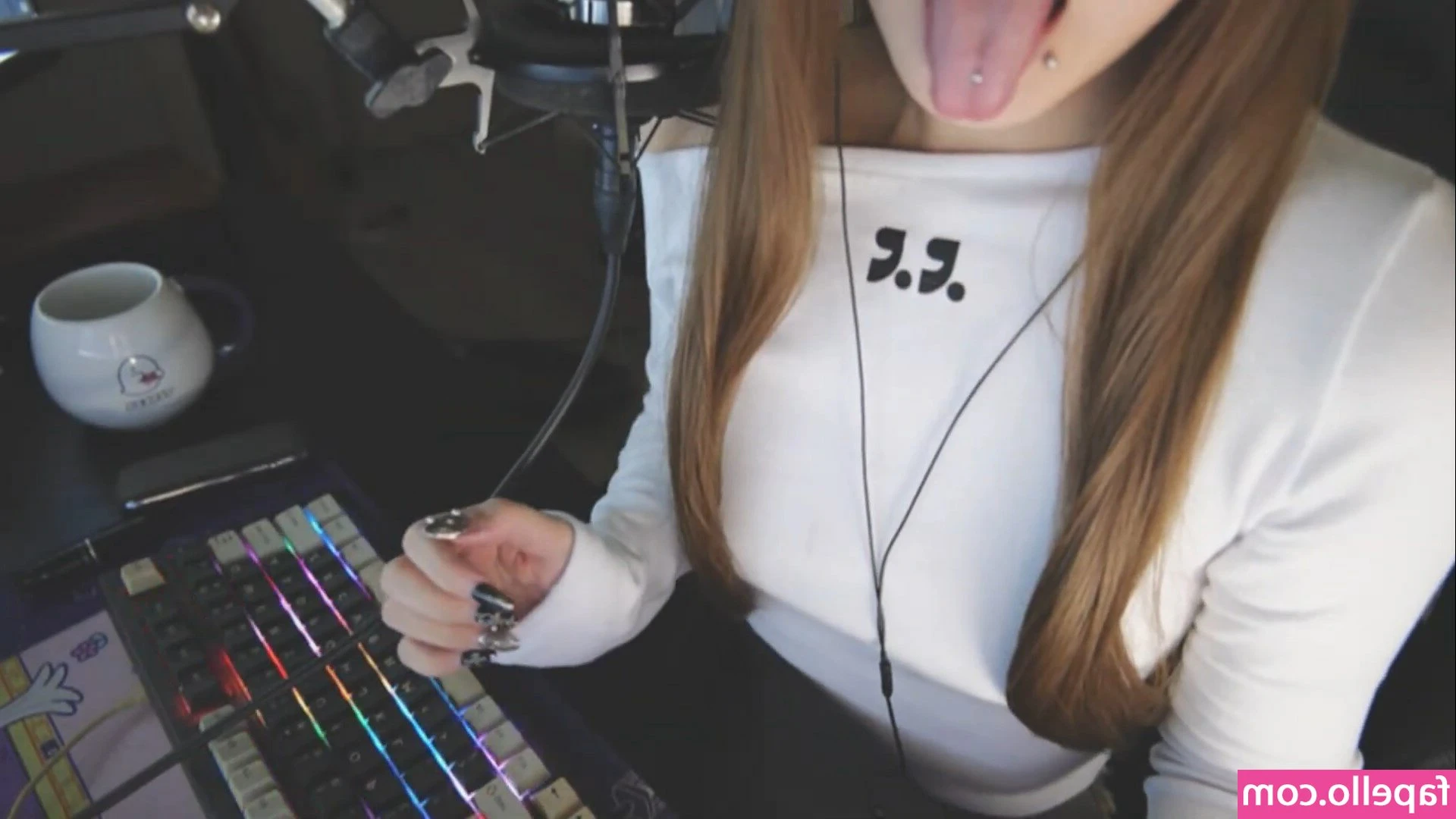 honda_poko [ honda-poko ] - Here's a video from the other day of me fingering myself until I