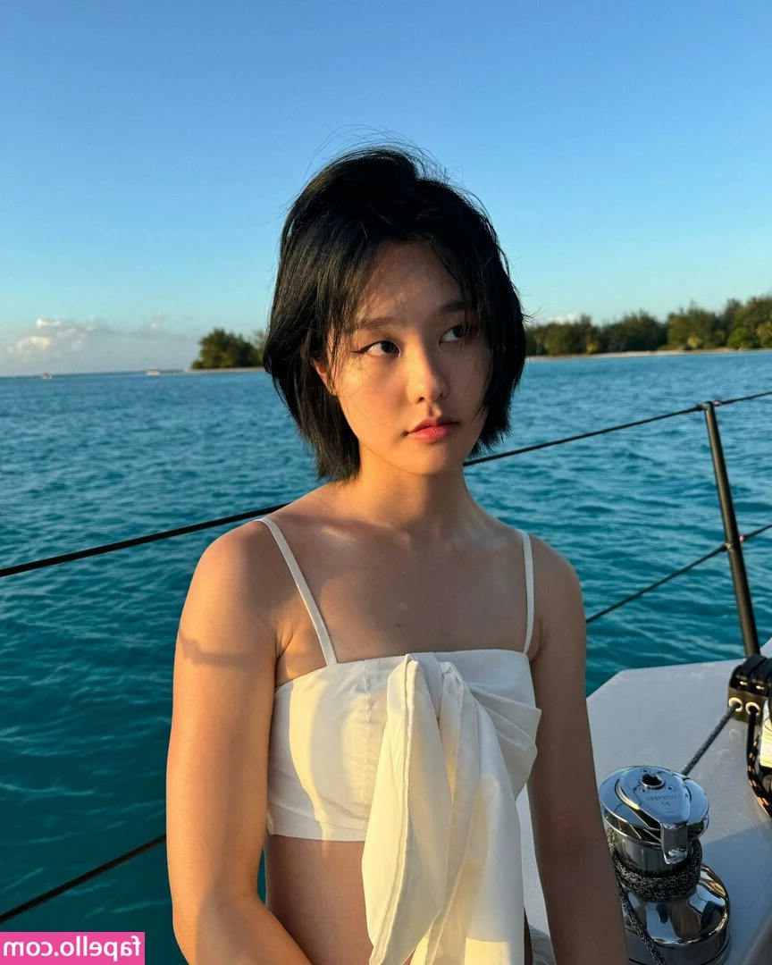 39daph [ 39daph-13 ] - I need a nice hot bathe guys, my body feels tired 💤 and tight,