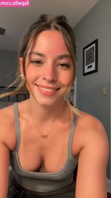 Hanna Loewke [ hanna-loewke ] - Hey loves! 😘  Check out this super cute pic of me in my favorite