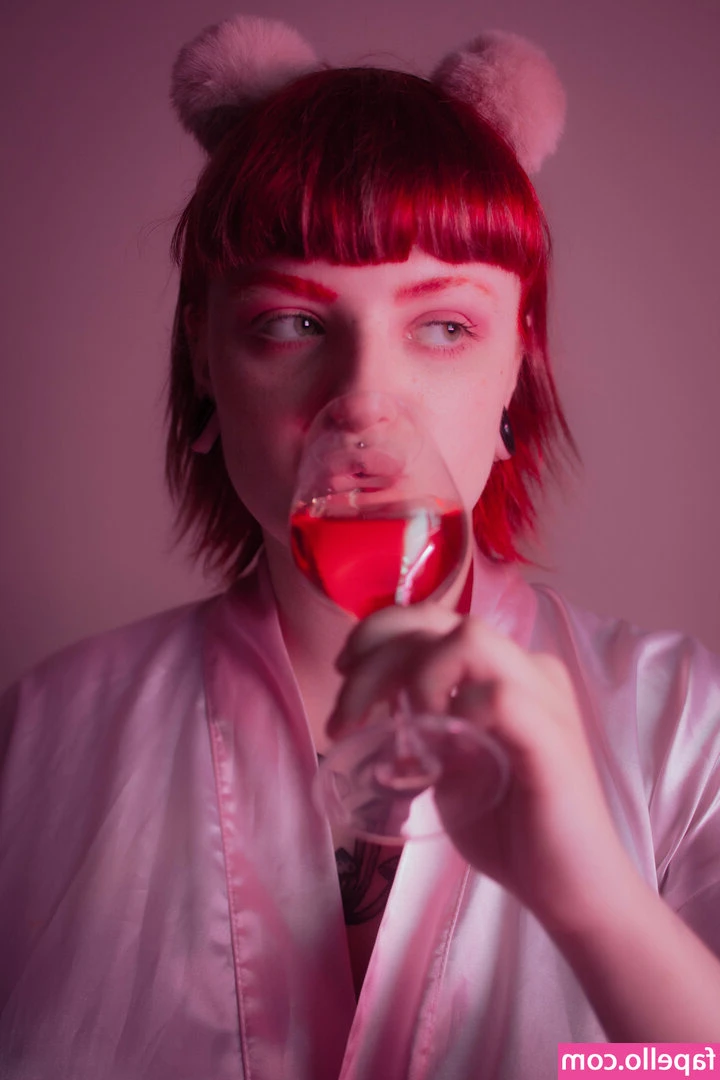 [Mym] A_radia [ mym-a-radia ] - sup