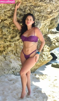 Gizelly Bicalho [ gizelly-bicalho ] - Sono una gattina tanto vogliosa oggi😜 voglio farvi sborrare per