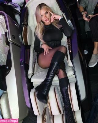 Summerlovesummerl - I was thinking of giving you a facial, hmm? 💦