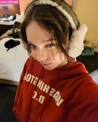 Emma Myers [ emma-myers ] - Do you prefer small booties or big  juicy ones