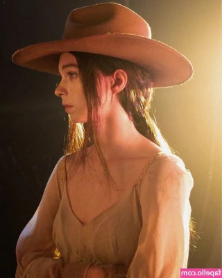 Emma Myers [ emma-myers ] - Keep your goddess happy. Slide into my DMs.