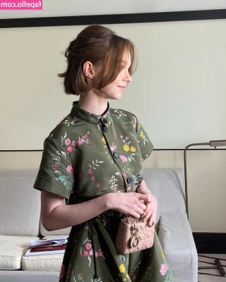 Emma Myers [ emma-myers ] - Games with cute Malvina will plunge you into a fairy tale of pleasure