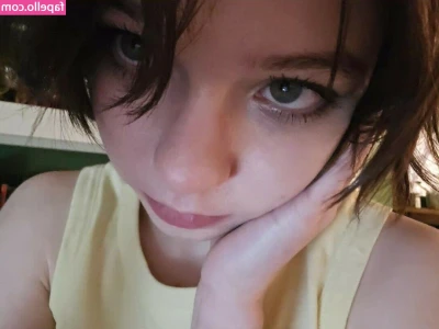 Emma Myers [ emma-myers ] - Stream started at 11/27/2022 06:24 pm  Feet on holiday!!
