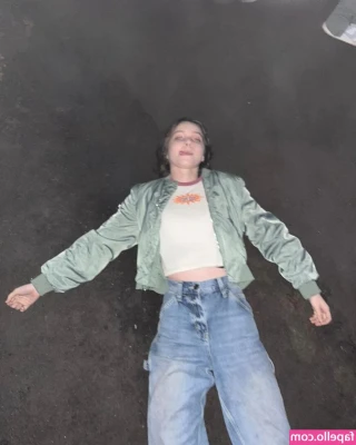 Emma Myers [ emma-myers ] - Beach belly...
