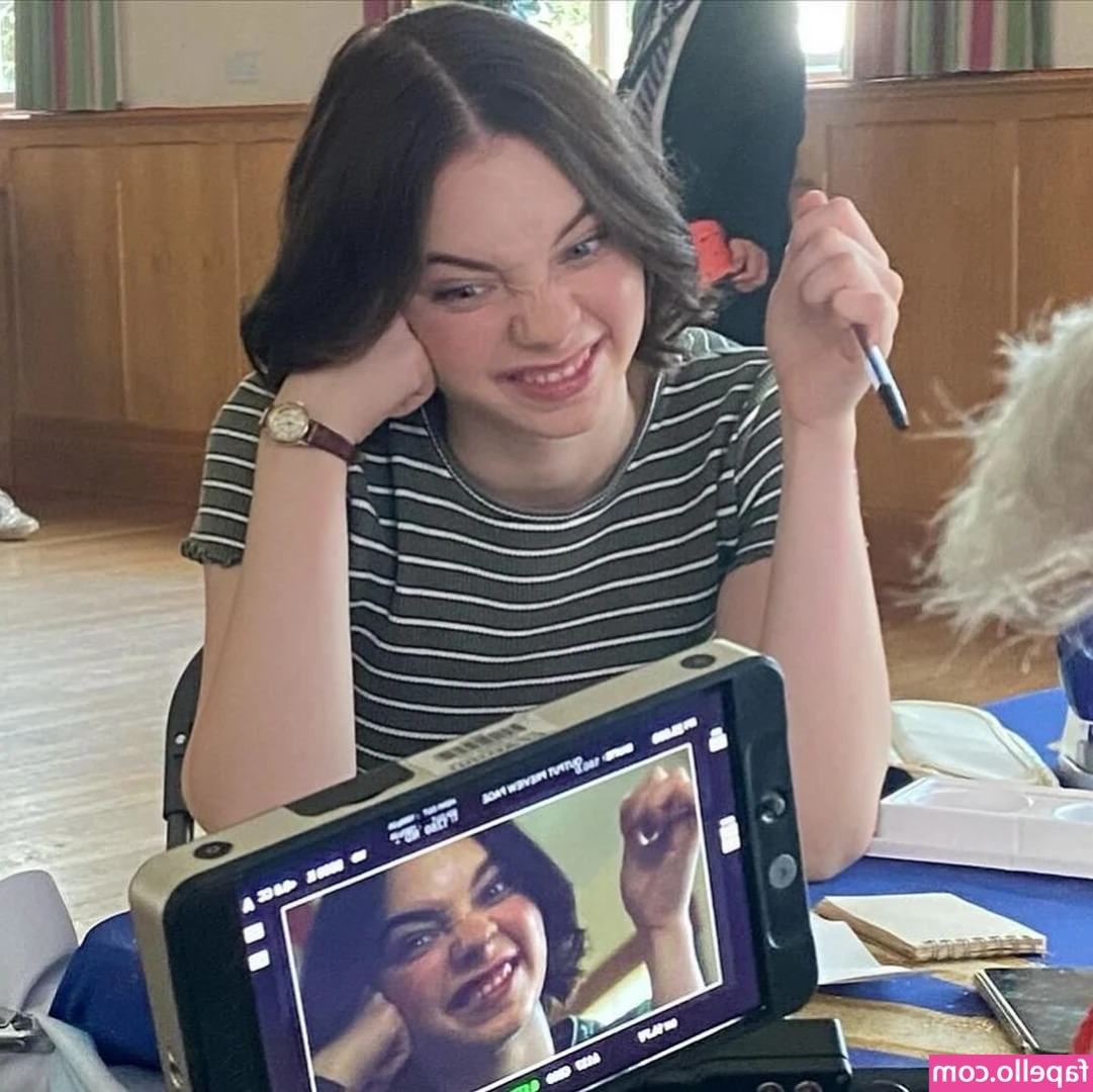 Emma Myers [ emma-myers ] - It’s my birthday!!🦁!! I got a tattoo under my tits to celebrate