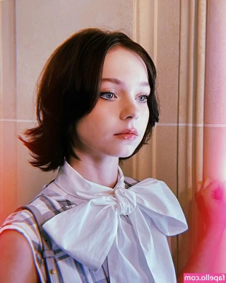 Emma Myers [ emma-myers ] - Tip me daddy