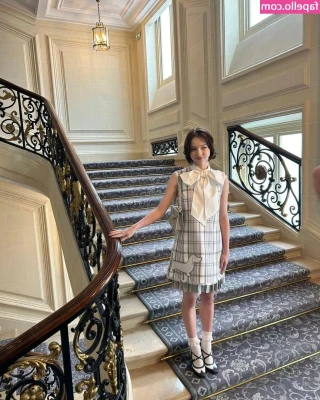 Emma Myers [ emma-myers ] - A good sissy must learn to walk in heels hehe😊 heres me practicing
