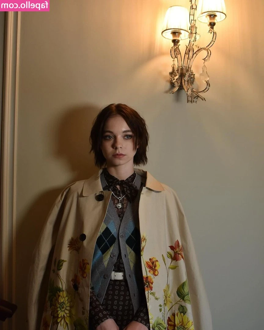 Emma Myers [ emma-myers ] - Wished I had someone to replace my hand with your mouth