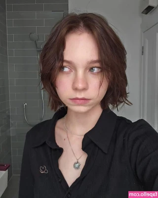 Emma Myers [ emma-myers ] - A lil trip somewhere tropical but not having luck with the wifi so if