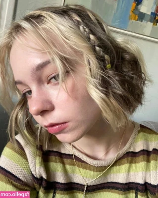 Emma Myers [ emma-myers ] - Have yall seen that one tik tok with the sword?Anyway I just shot