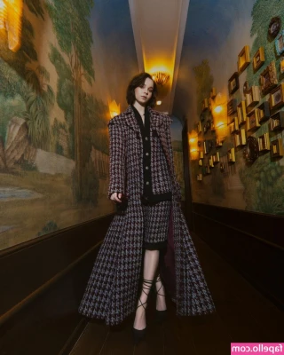 Emma Myers [ emma-myers ] - Guess how many times I got nasty on a plane ;)