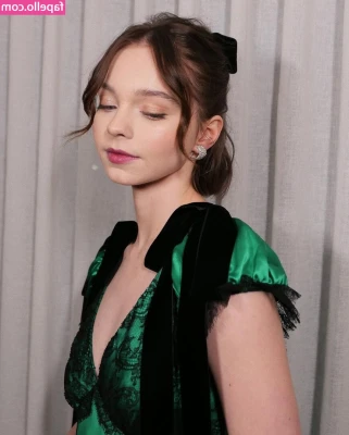 Emma Myers [ emma-myers ] - Wishing you all a safe and healthy Thanksgiving!!! 🍂🦃🍁