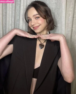 Emma Myers [ emma-myers ] - Do you enjoy superchubs exercising in their singlets?